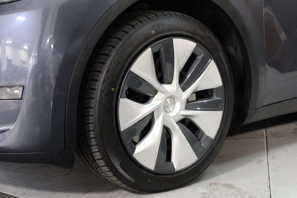 Used 2023 Tesla Model Y Long Range AWD/4WD image 5