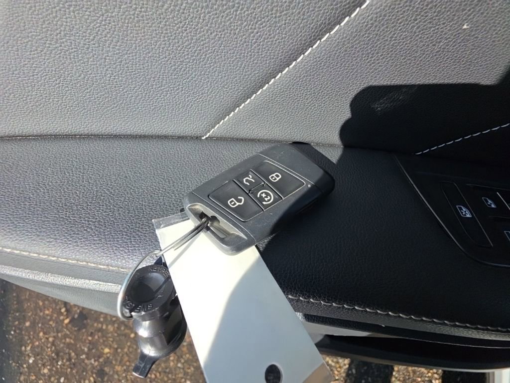 Certified 2022 Volkswagen Tiguan SE w/ Panoramic Sunroof Package image 28