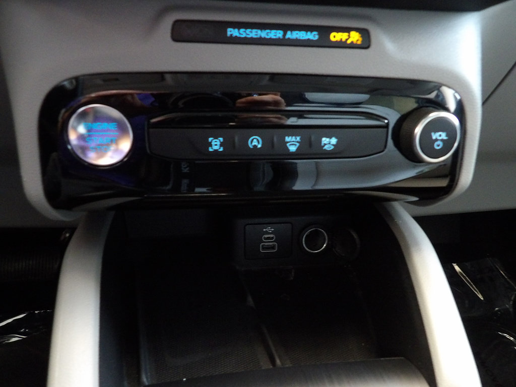 Used 2025 Ford Escape Platinum AWD/4WD image 33