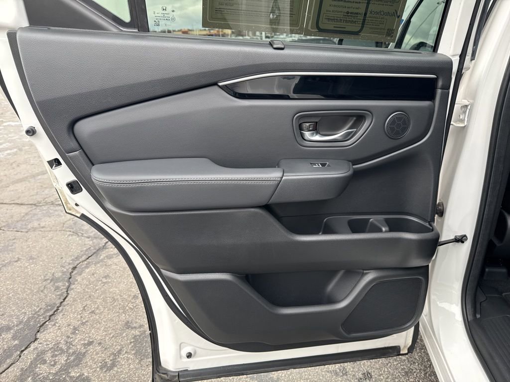 Certified 2025 Honda Pilot EX-L image 32