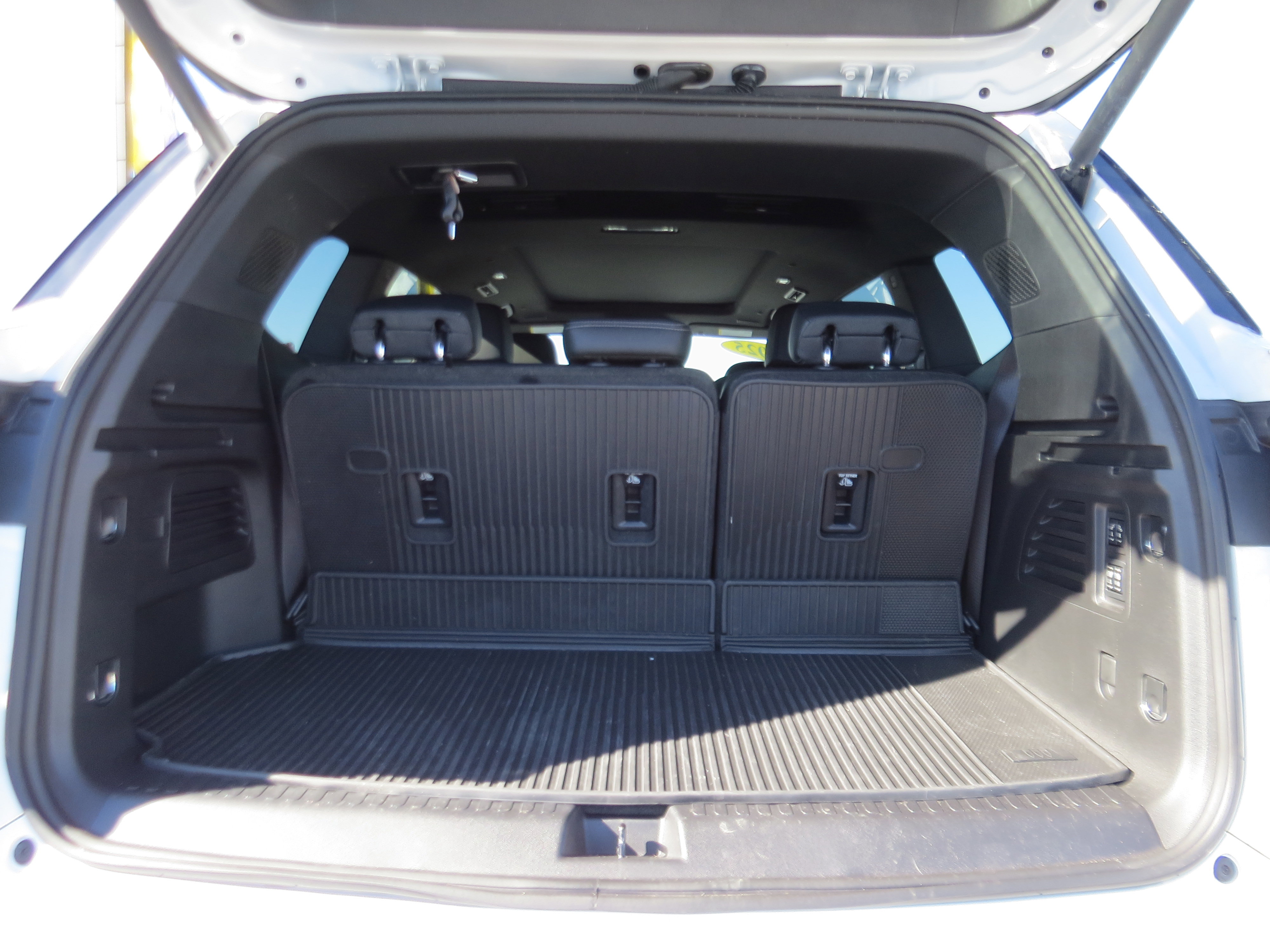 Used 2025 Buick Enclave Avenir w/ Super Cruise Package image 11