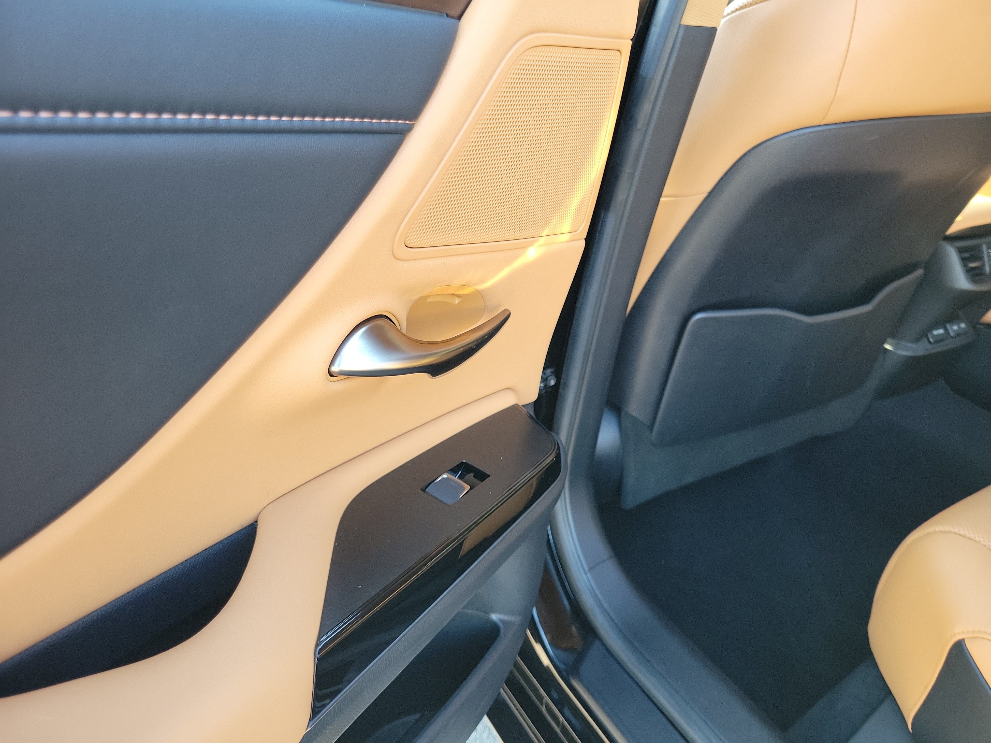 Used 2023 Lexus ES 350 w/ Premium Package FWD image 13
