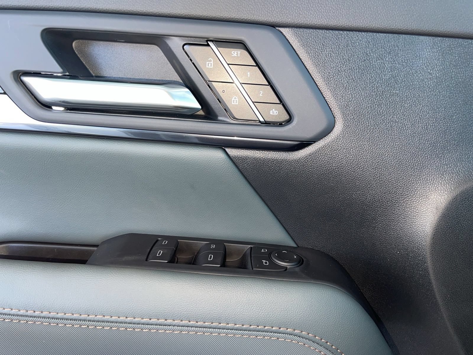 New 2026 GMC Terrain AT4 w/ Convenience Package III AWD/4WD image 17