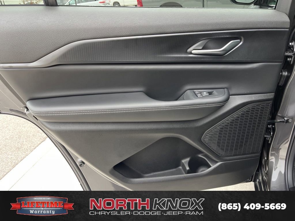 New 2025 Jeep Grand Cherokee L Altitude image 18