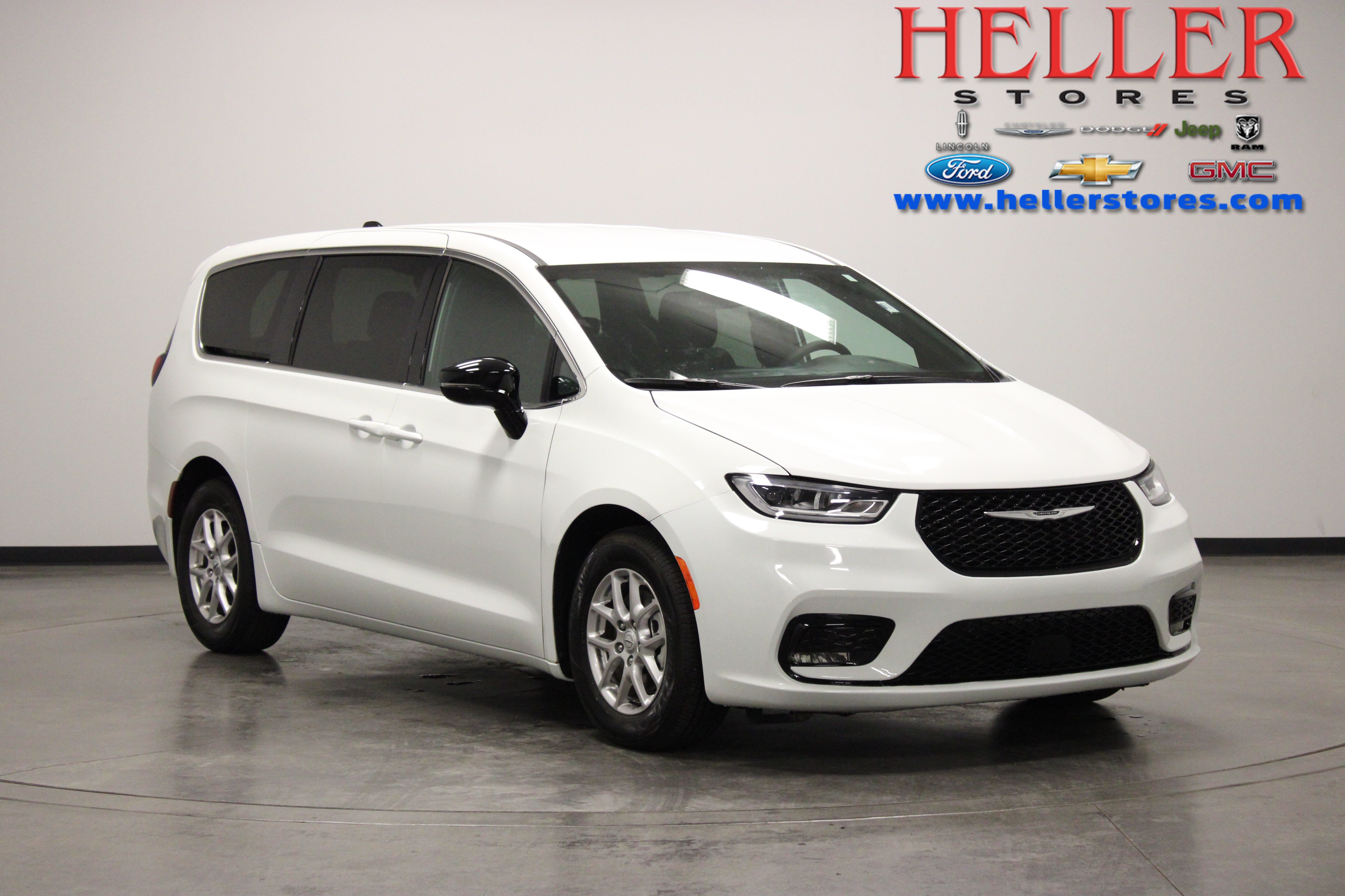 Used 2026 Chrysler Pacifica Select