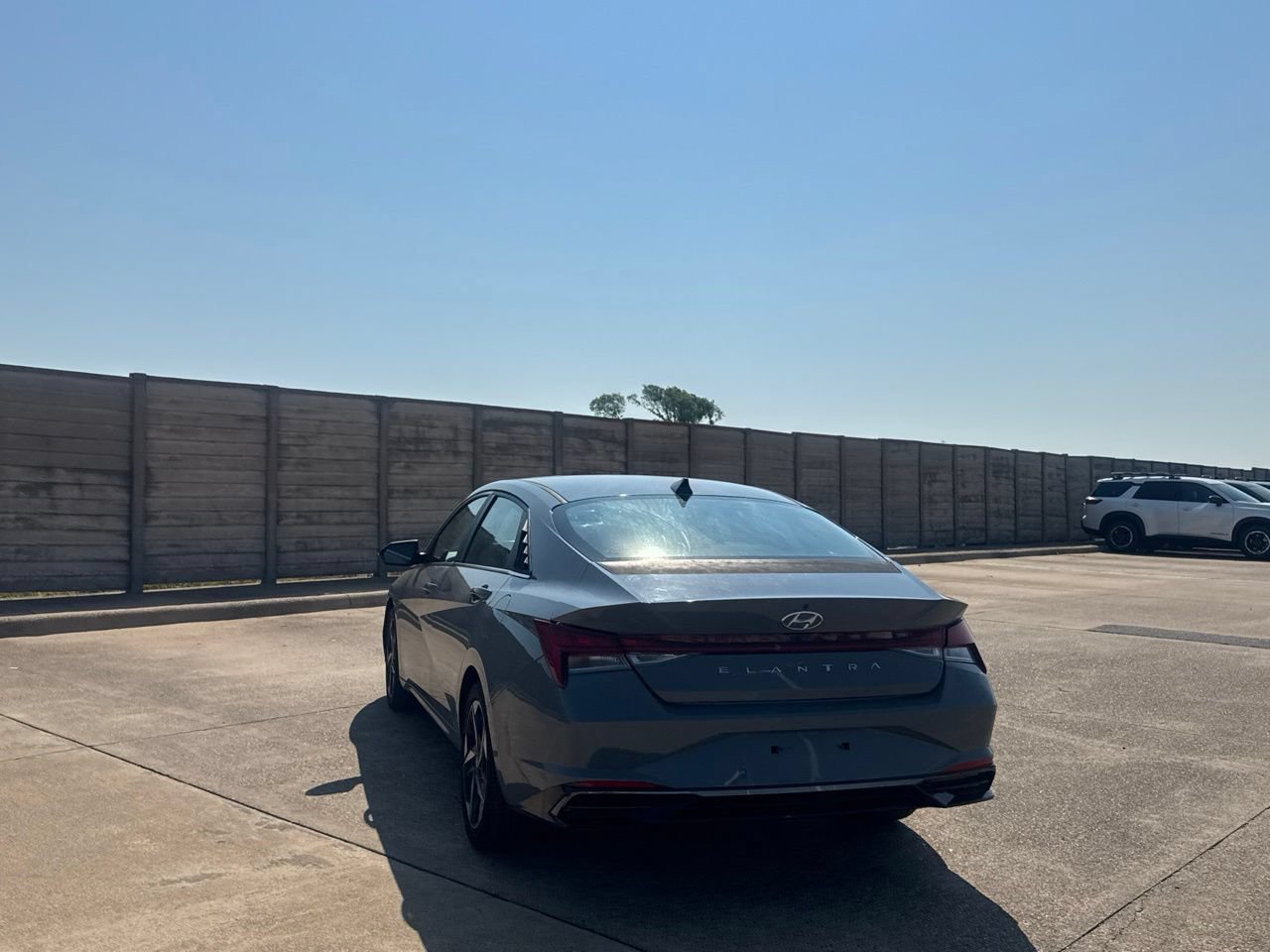 Used 2022 Hyundai Elantra SEL w/ Convenience + Premium Package FWD image 18