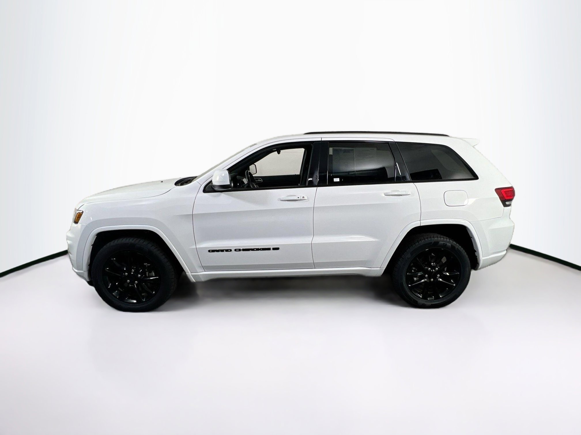 Used 2022 Jeep Grand Cherokee Laredo X image 8