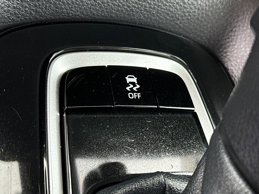 Used 2025 Toyota Corolla LE image 29