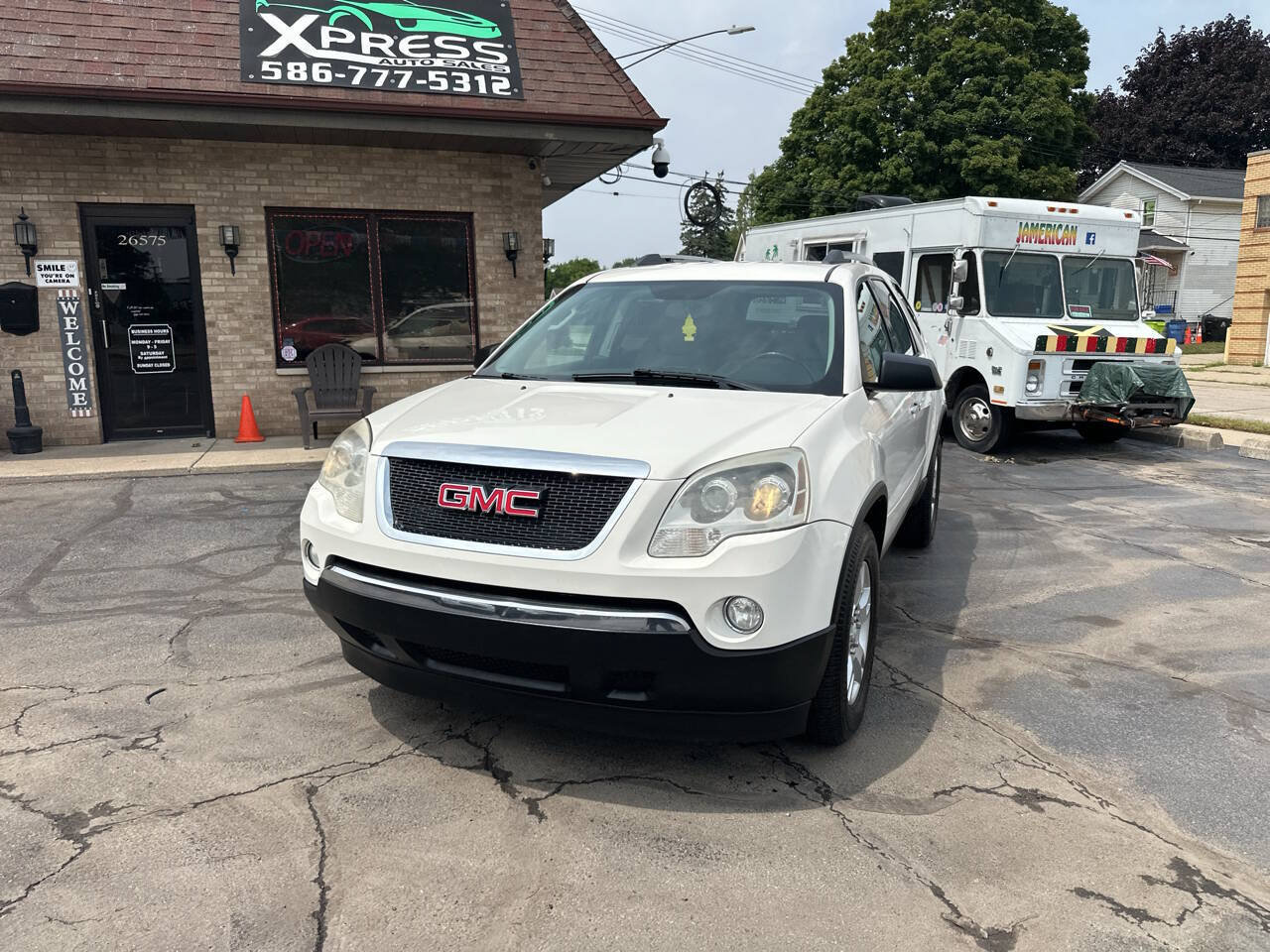 Used 2012 GMC Acadia SL w/ Preferred Package FWD image 2
