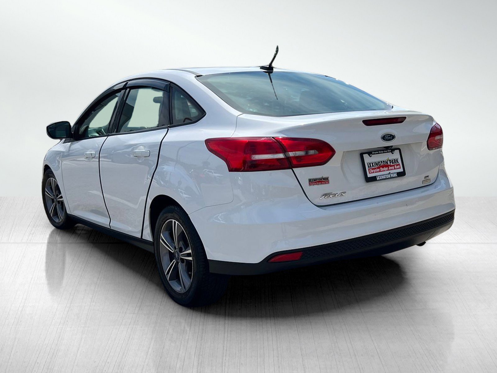 Used 2018 Ford Focus SE w/ SE Appearance Package image 7