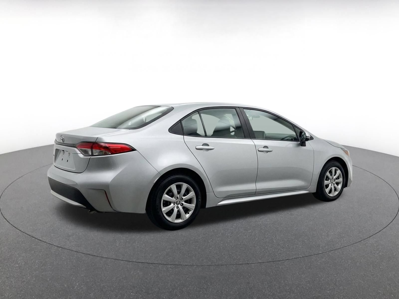 Used 2025 Toyota Corolla LE FWD image 8