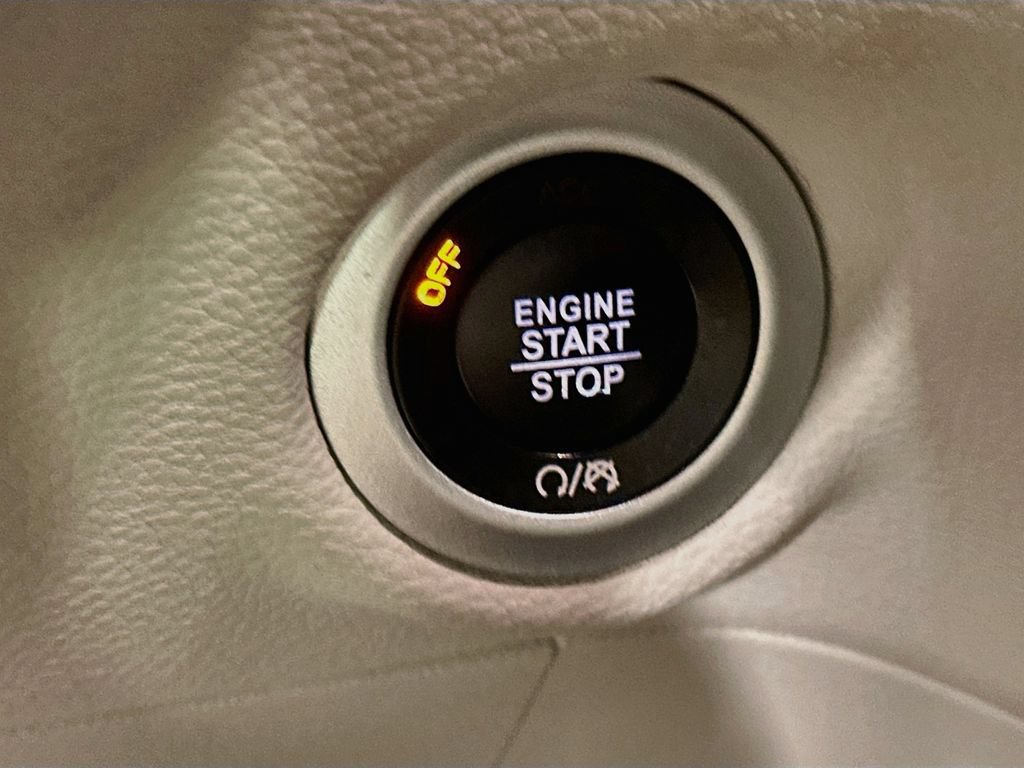 Certified 2022 Chrysler Pacifica Touring-L FWD image 19