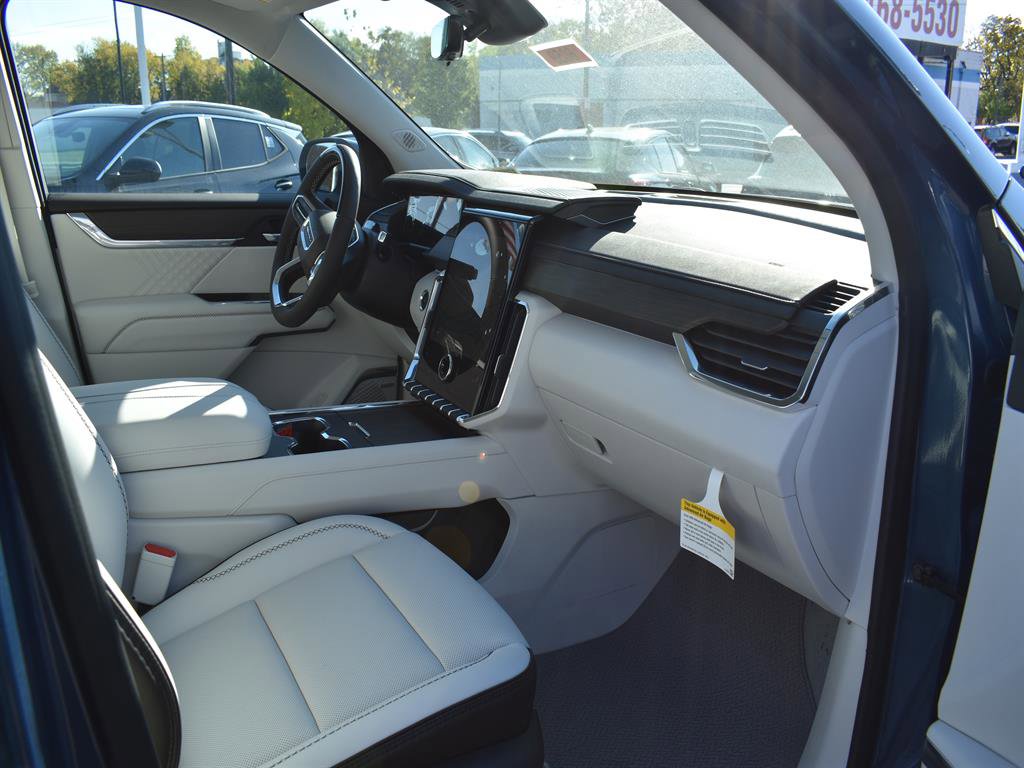 New 2026 GMC Acadia Denali w/ Super Cruise Package image 5