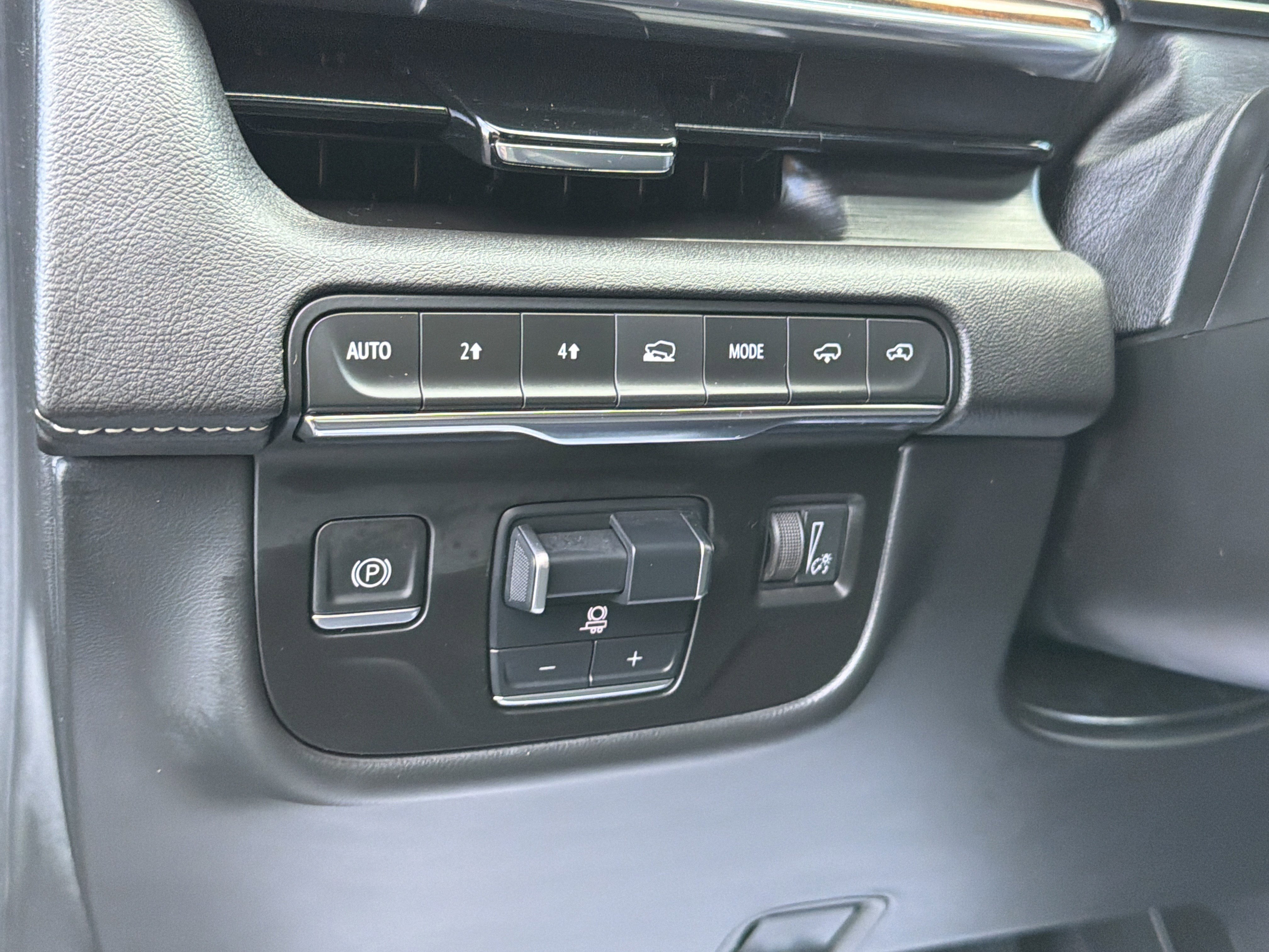 Used 2023 Cadillac Escalade ESV Premium Luxury w/ Performance Package image 16