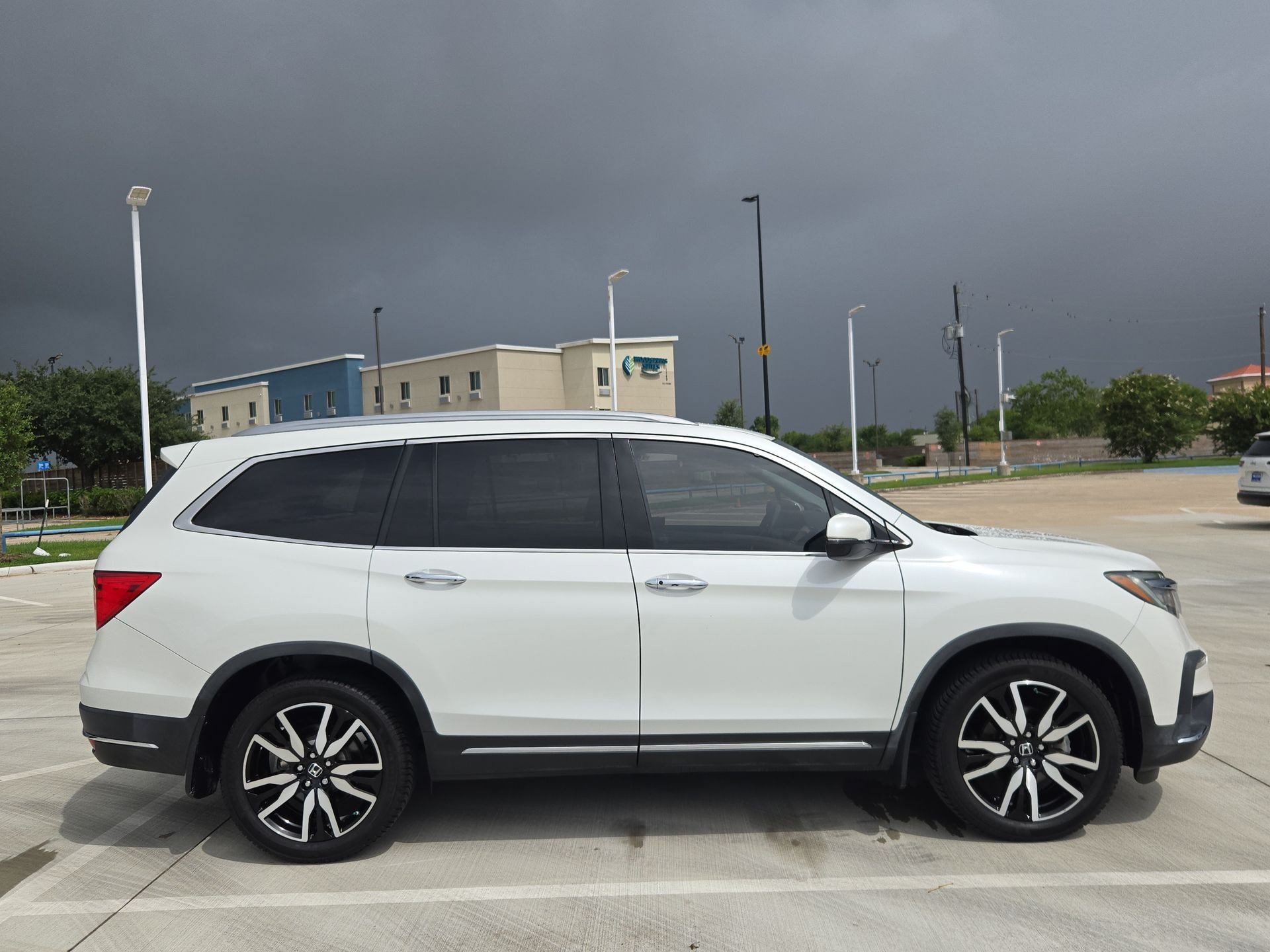 Used 2021 Honda Pilot Touring image 2