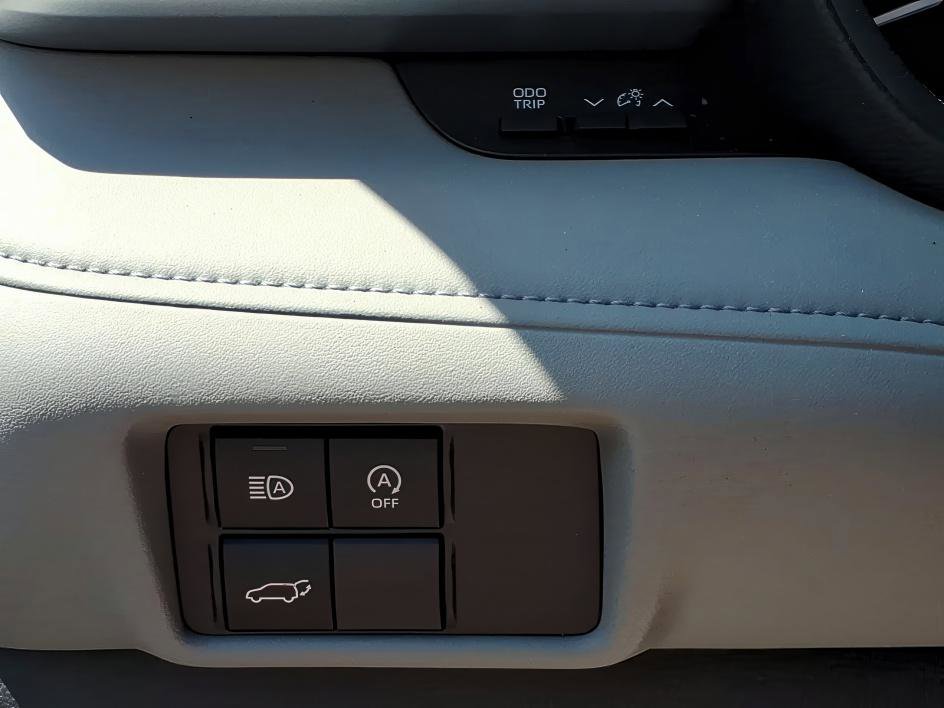 Certified 2025 Toyota Highlander LE FWD image 24