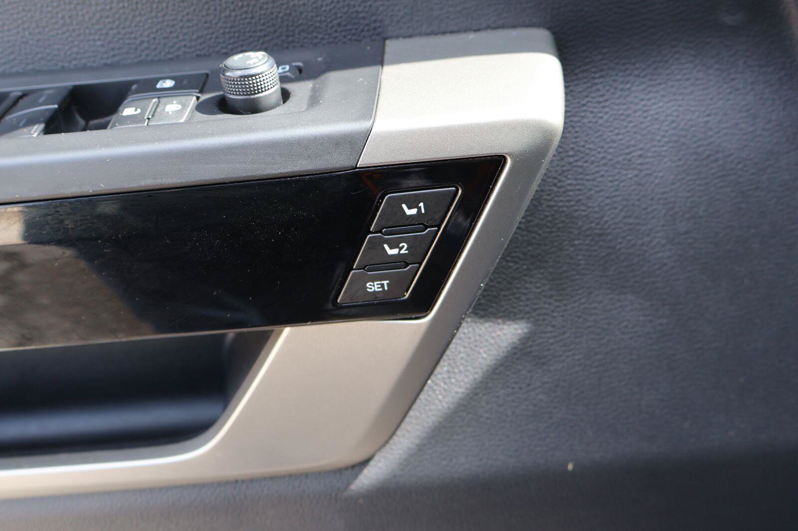 Used 2023 Toyota Tundra Limited AWD/4WD image 21