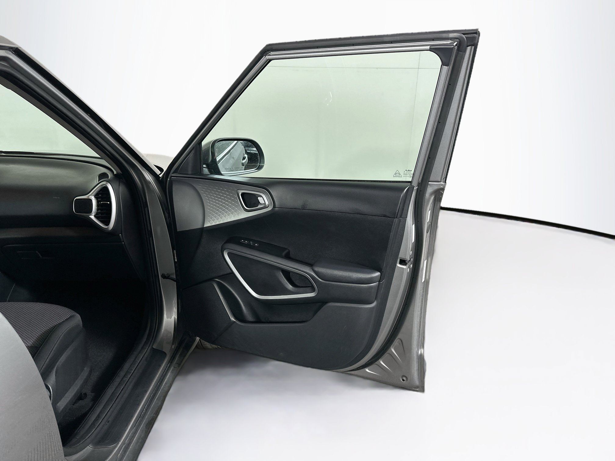 Used 2025 Kia Soul LX w/ LX Technology Package FWD image 30