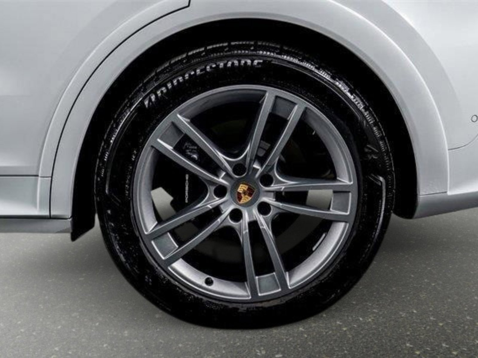 Used 2025 Porsche Cayenne image 24