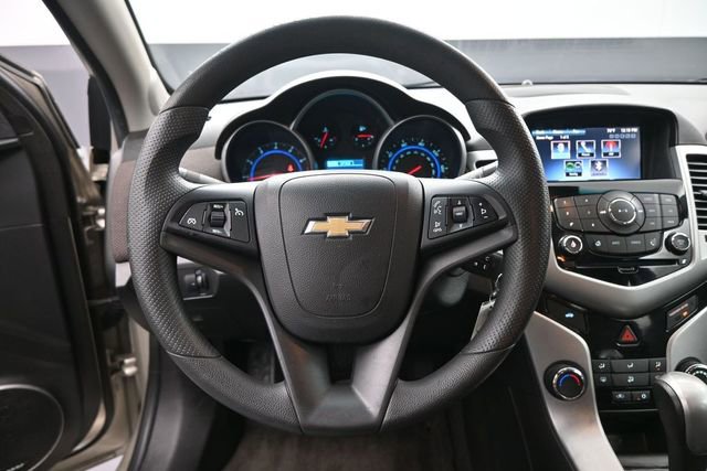 Used 2016 Chevrolet Cruze LT w/ Sun And Sound Package FWD image 7
