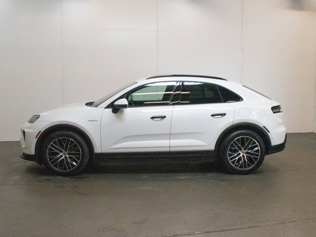 Certified 2025 Porsche Macan 4 Electric image 2
