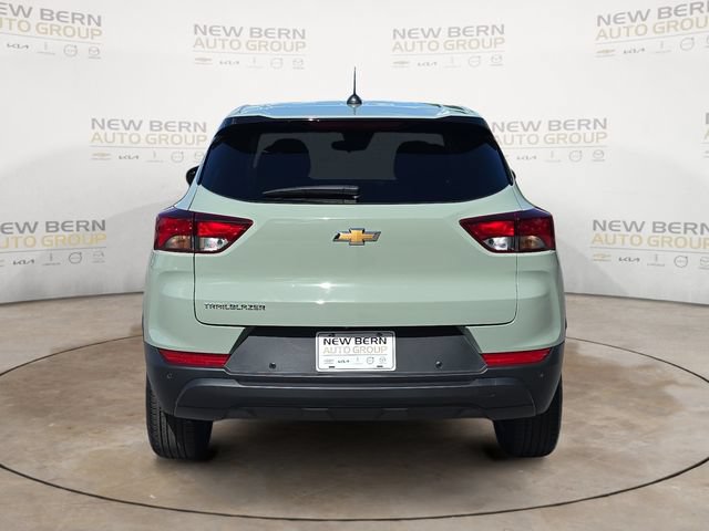 Used 2025 Chevrolet TrailBlazer LS w/ LS Convenience Package FWD image 4