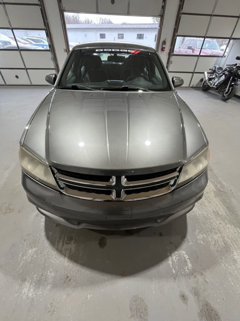 Used 2013 Dodge Avenger SXT image 3