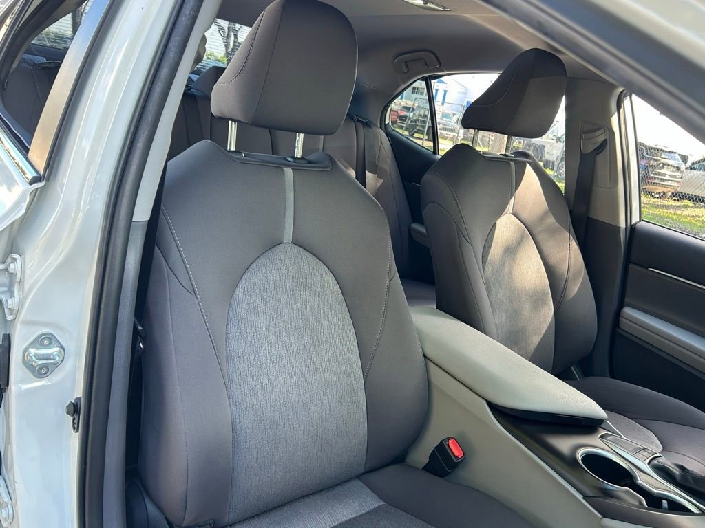 Used 2023 Toyota Camry LE image 32