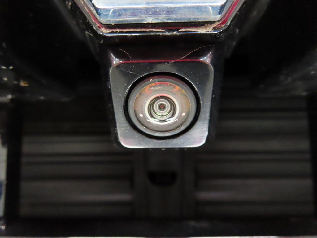 Used 2024 GMC Yukon XL SLT w/ SLT Premium Package image 44