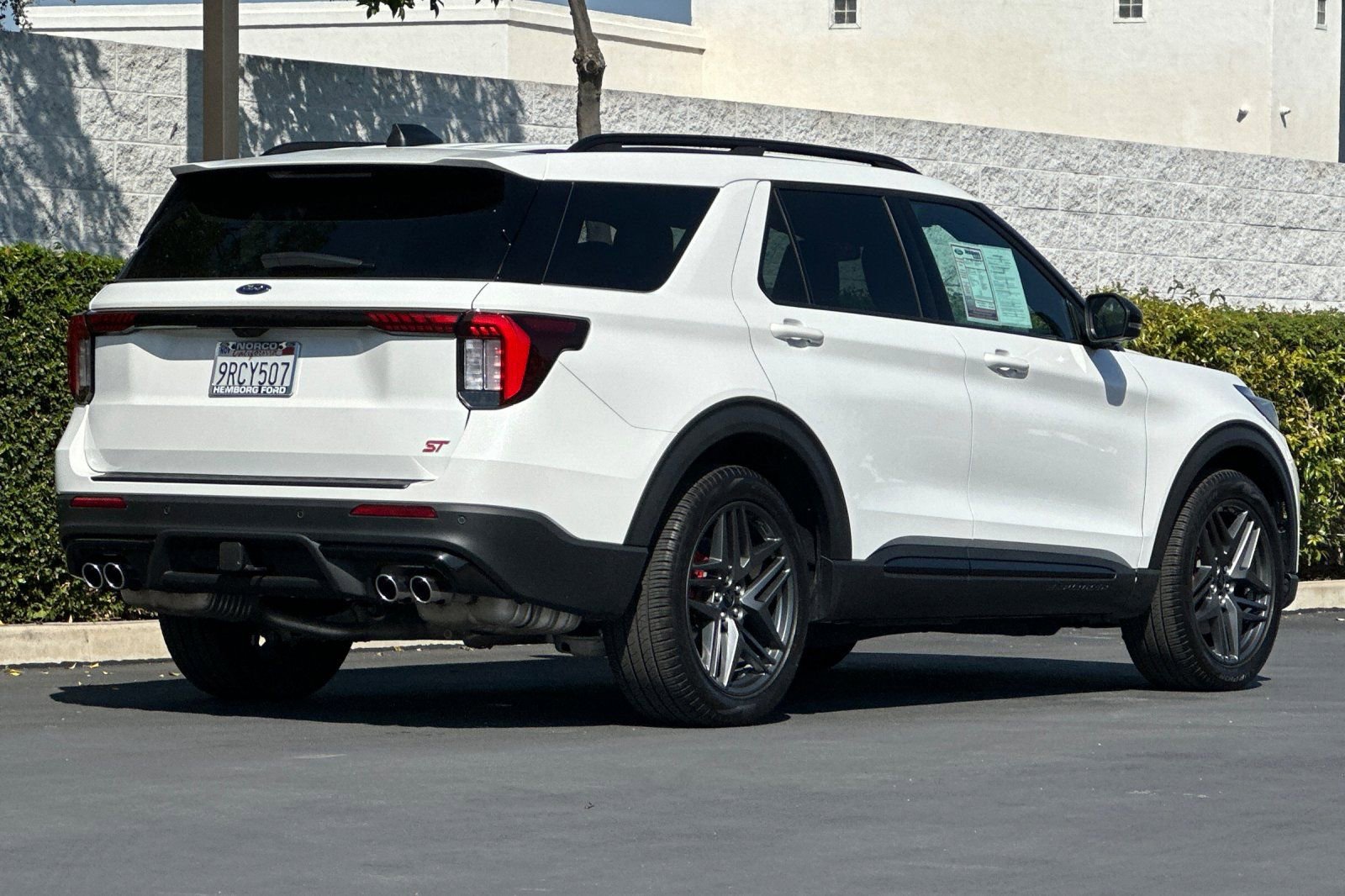 Used 2025 Ford Explorer ST image 4