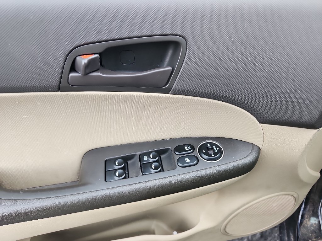 Used 2012 Hyundai Elantra GLS FWD image 14
