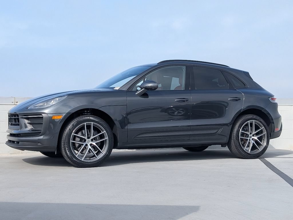 Certified 2024 Porsche Macan AWD/4WD image 2