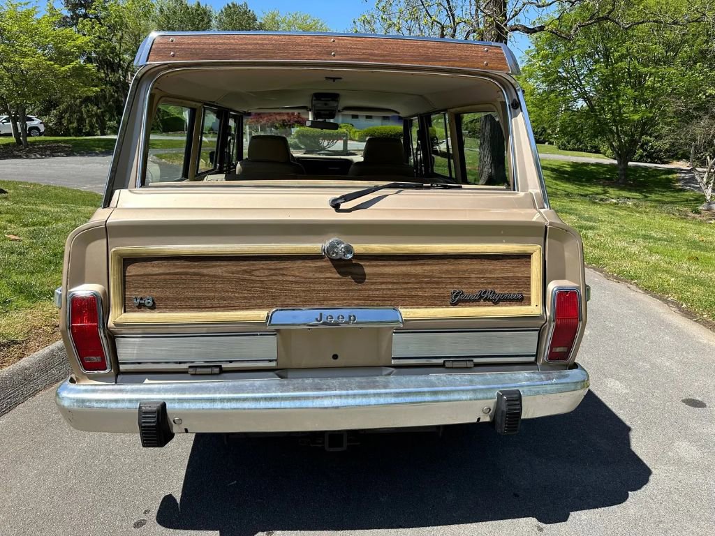 Used 1989 Jeep Grand Wagoneer image 8