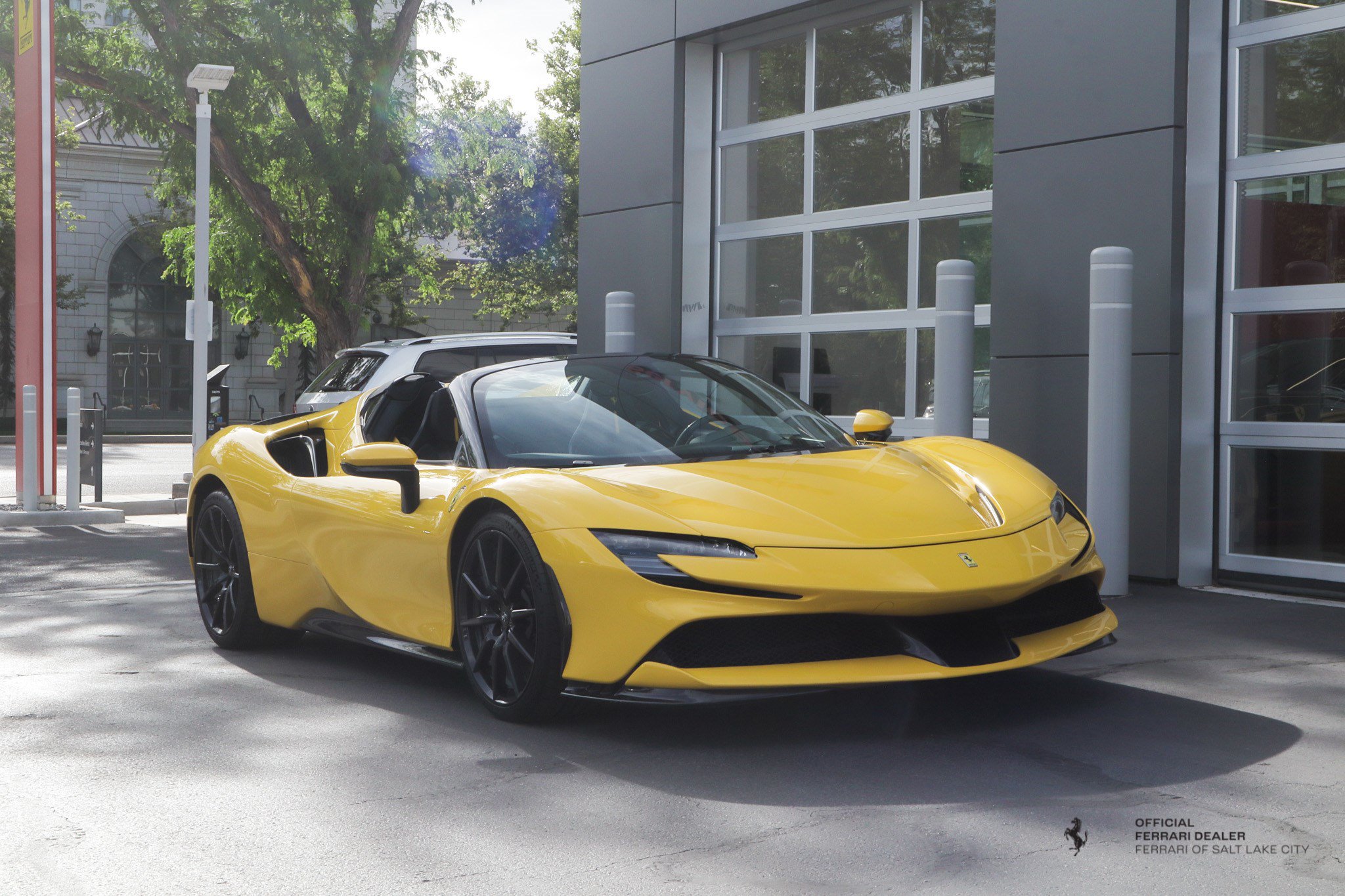 Used 2022 Ferrari SF90 Spider AWD/4WD image 8