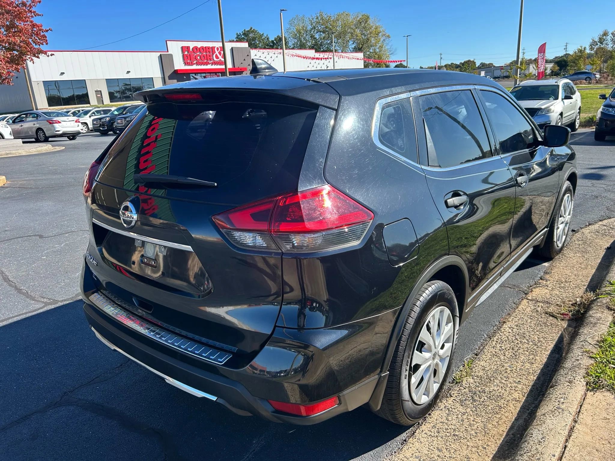 Used 2018 Nissan Rogue S image 7