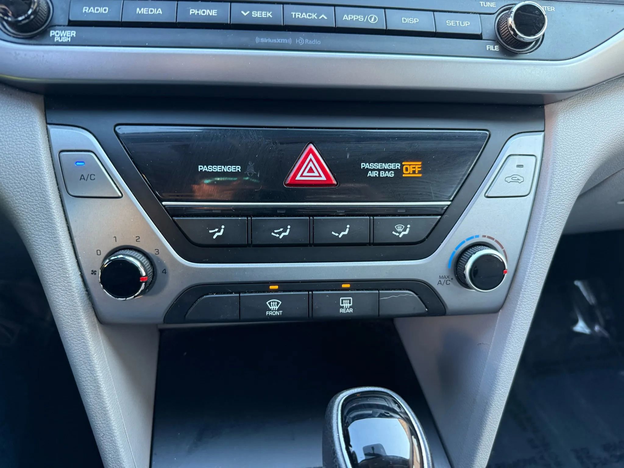 Used 2017 Hyundai Elantra SE image 17