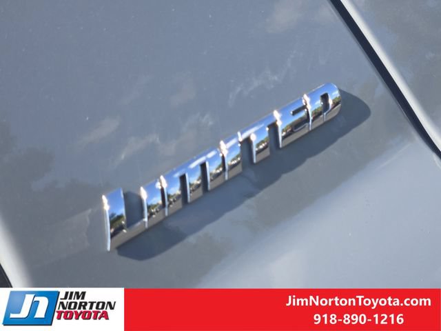 Used 2020 Toyota Tundra Limited w/ Limited Premium Package AWD/4WD image 12