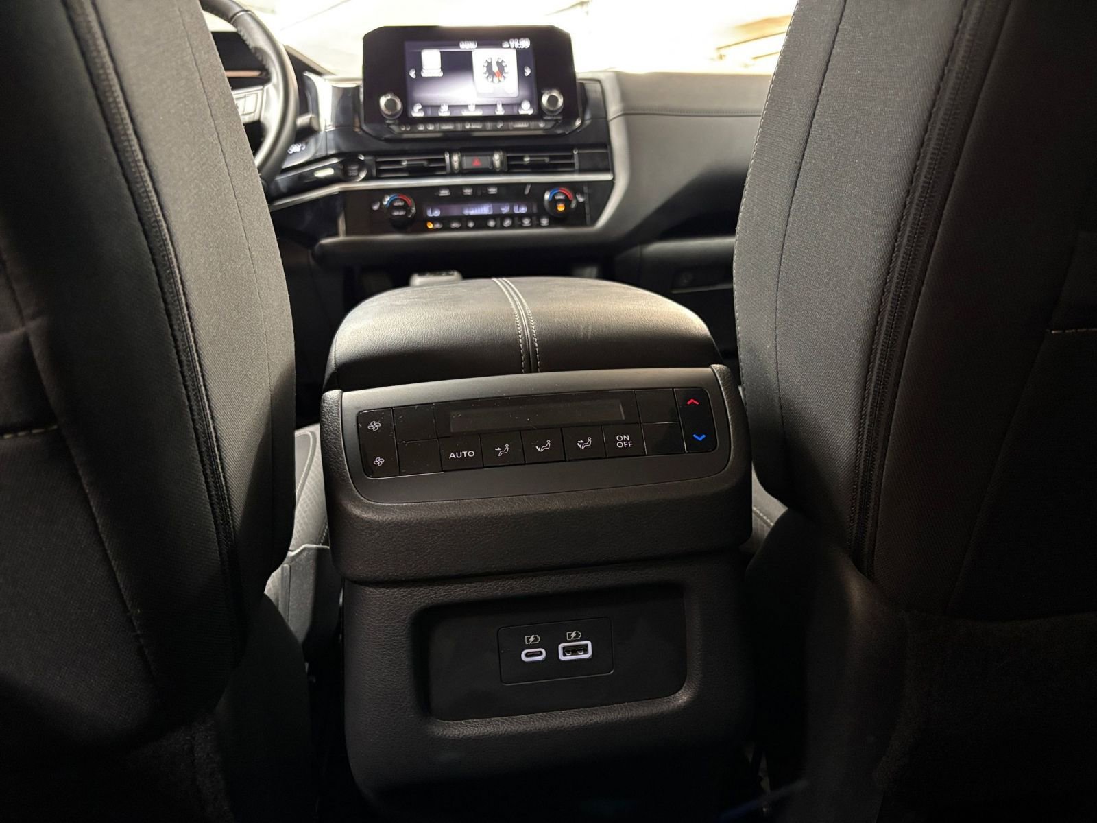 Used 2025 Nissan Pathfinder SV FWD image 24