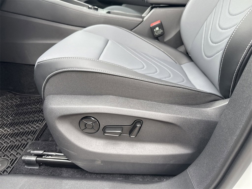 New 2026 Volkswagen Tiguan SE R-Line image 12