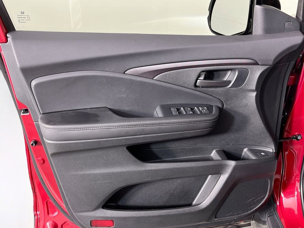 Used 2025 Honda Ridgeline Sport image 25