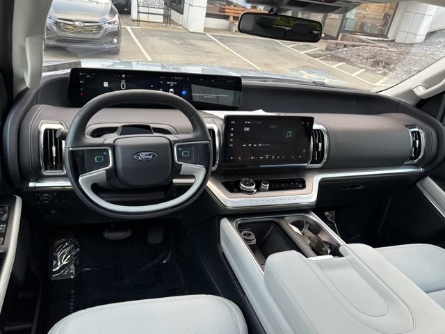 Used 2025 Ford Expedition Platinum w/ Driver's Package image 11