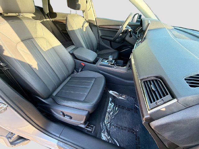 Used 2023 Audi Q5 2.0T Premium w/ Convenience Package AWD/4WD image 14
