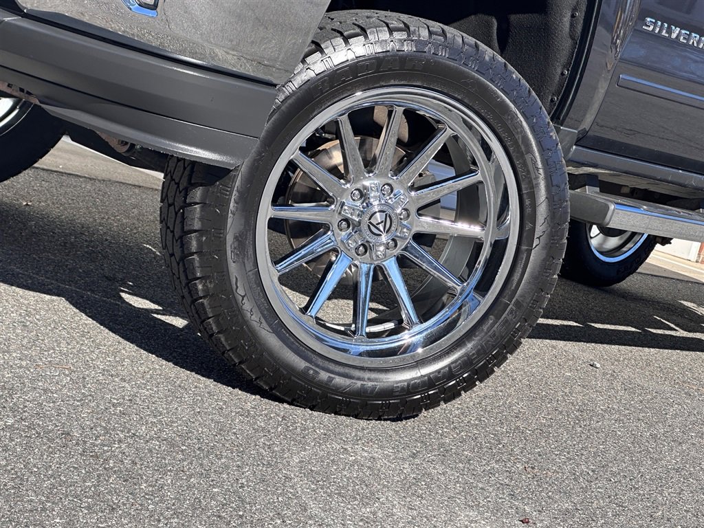 Used 2018 Chevrolet Silverado 1500 LT w/ All Star Edition image 5