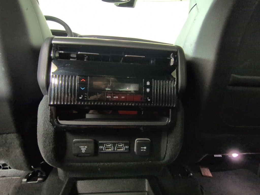 Certified 2024 Jeep Wagoneer Series II AWD/4WD image 33
