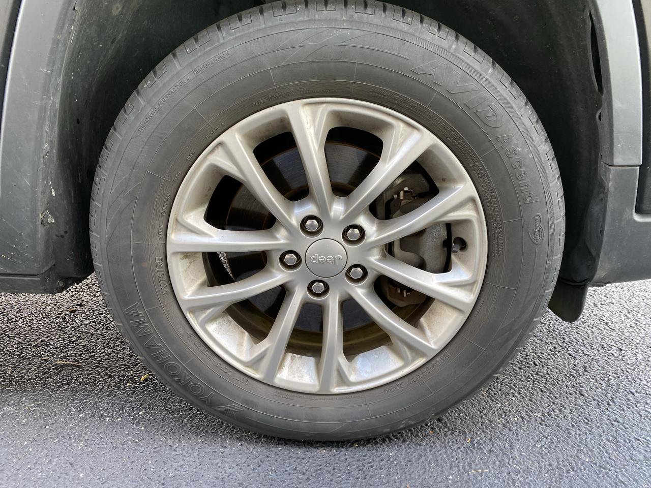 Used 2019 Jeep Cherokee Latitude w/ Popular Appearance Group AWD/4WD image 44