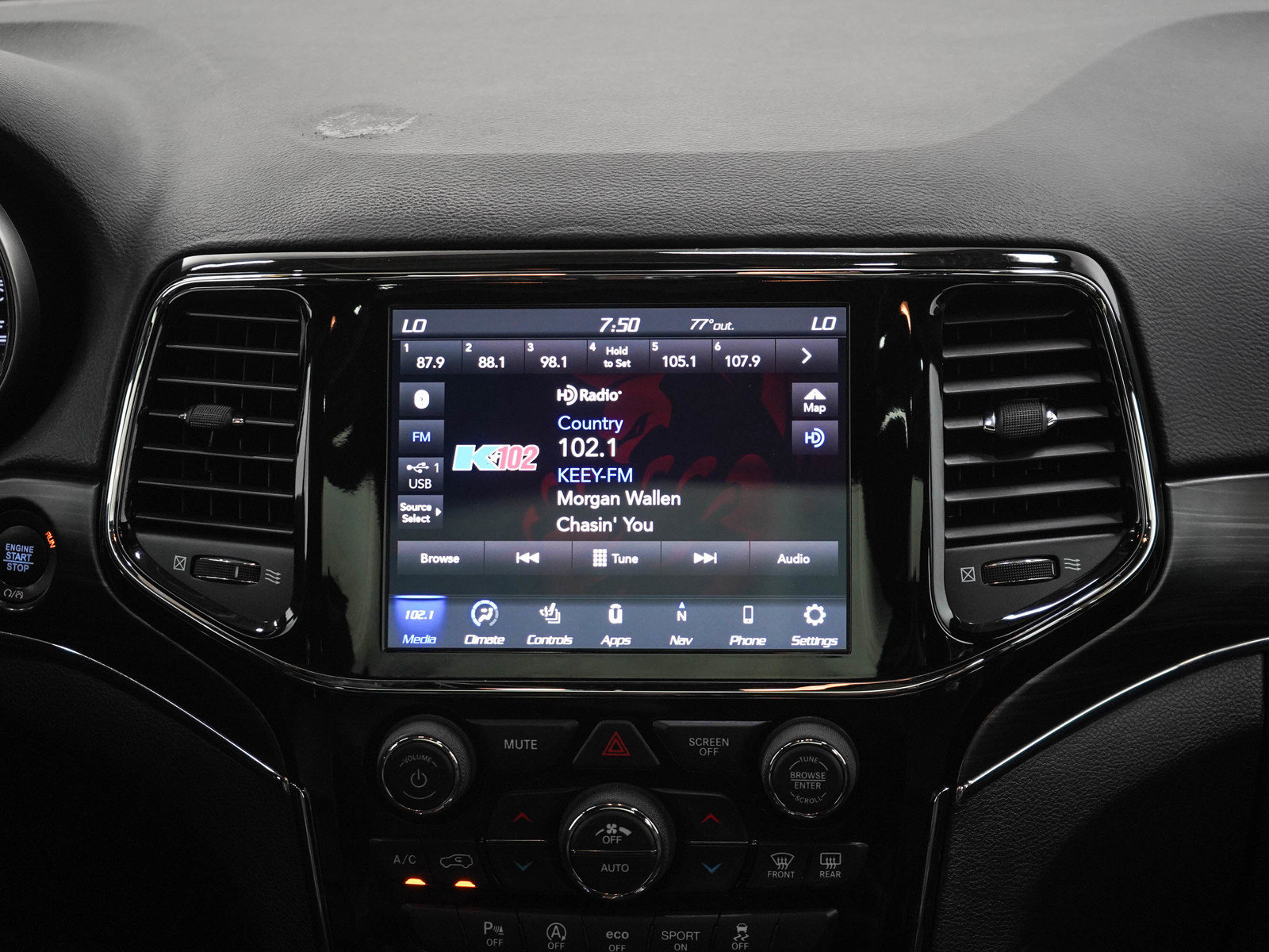 Used 2020 Jeep Grand Cherokee Limited w/ Luxury Group II AWD/4WD image 15
