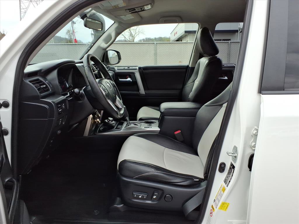 Used 2015 Toyota 4Runner SR5 image 11