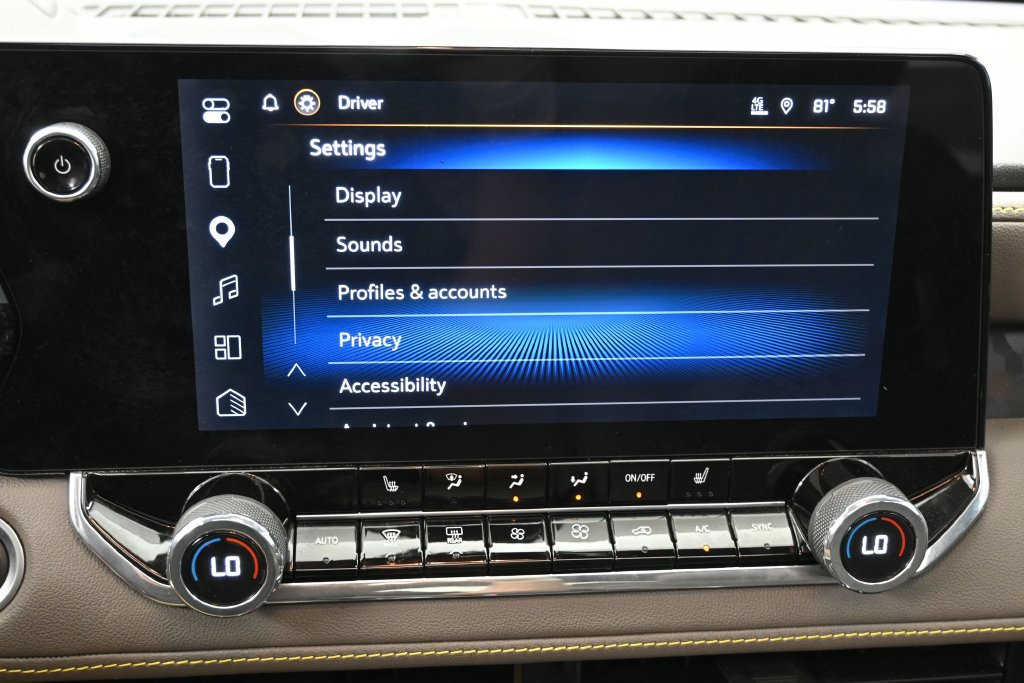 Used 2024 Chevrolet Colorado ZR2 w/ Technology Package AWD/4WD image 28
