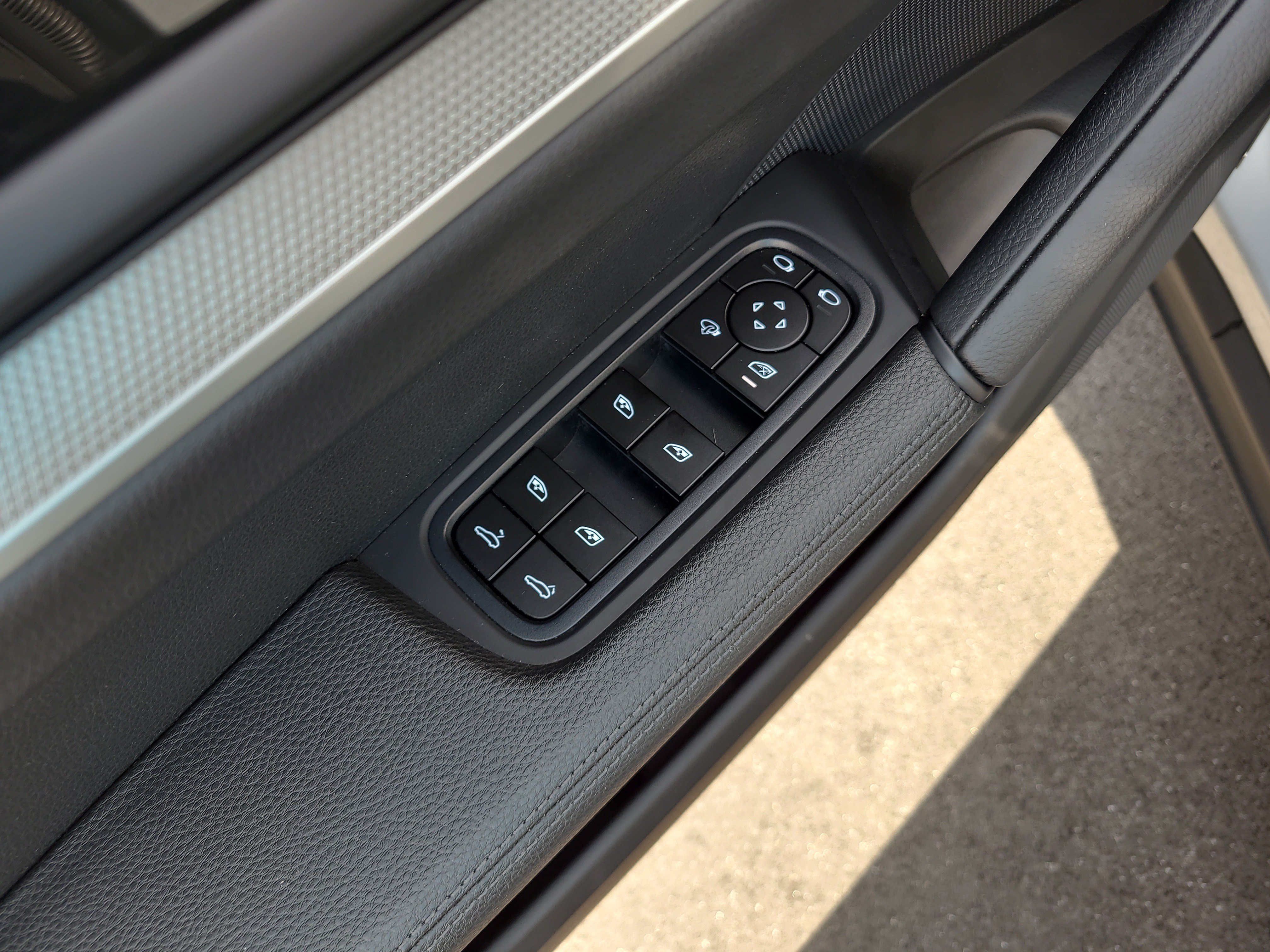 Used 2024 Porsche Cayenne AWD/4WD image 13
