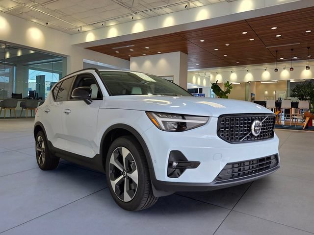 New 2026 Volvo XC40 B5 Plus w/ Protection Package Premier AWD/4WD image 6